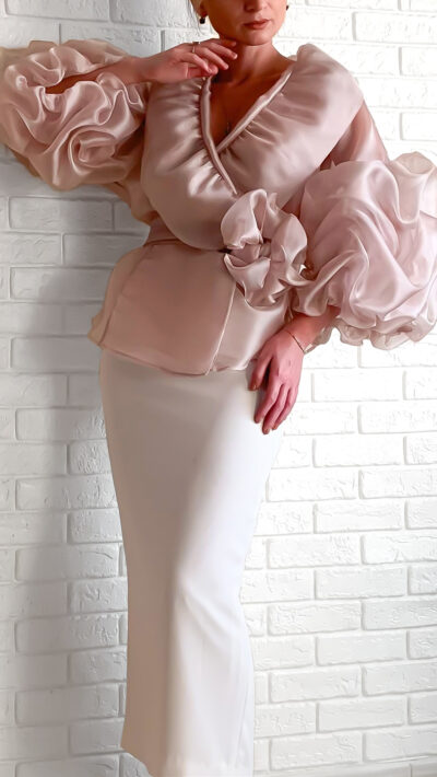 woman wearing organza blouse light pink colour