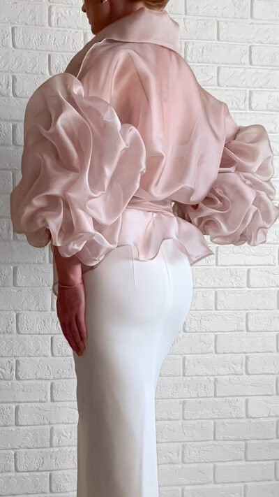 woman wearing organza blouse light pink colour