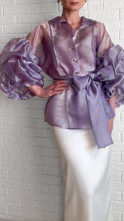 woman wearing organza blouse light purple colour